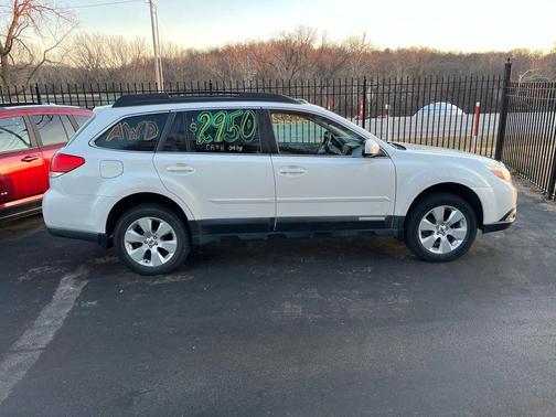 White 2012 Subaru Outback 2.5i Limited
