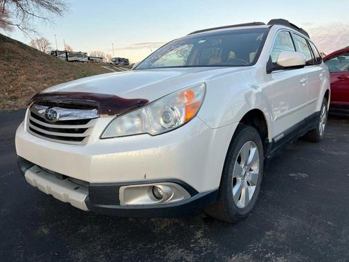 White 2012 Subaru Outback 2.5i Limited