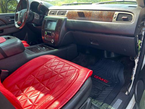 2011 GMC Yukon XL Denali