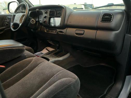 2000 Dodge Dakota Base
