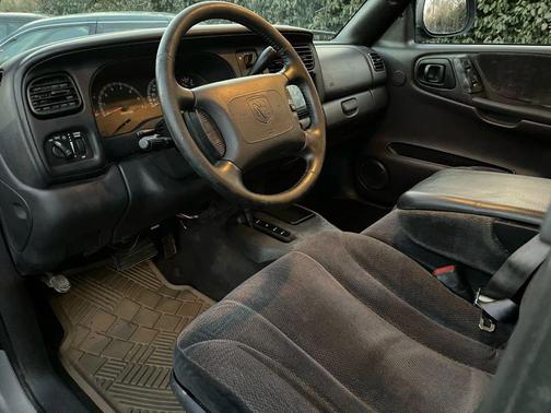 2000 Dodge Dakota Base