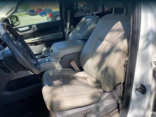 White 2018 Ford Expedition Max XLT