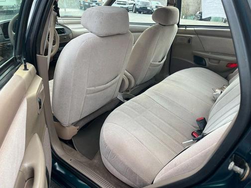 1995 Ford Taurus GL Sedan 4D