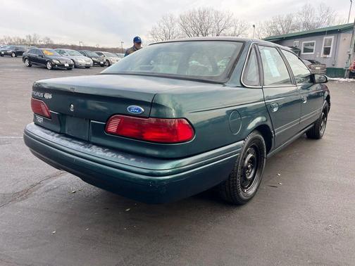 1995 Ford Taurus GL Sedan 4D
