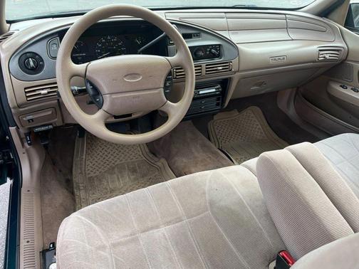 1995 Ford Taurus GL Sedan 4D