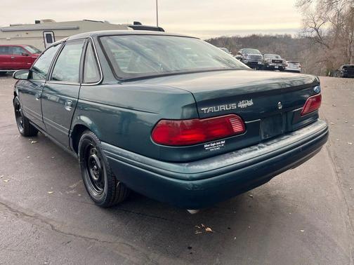1995 Ford Taurus GL Sedan 4D