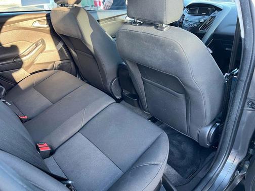 GRAY 2016 Ford Focus SE