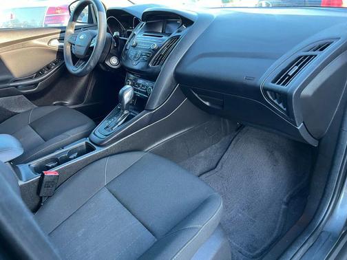 GRAY 2016 Ford Focus SE