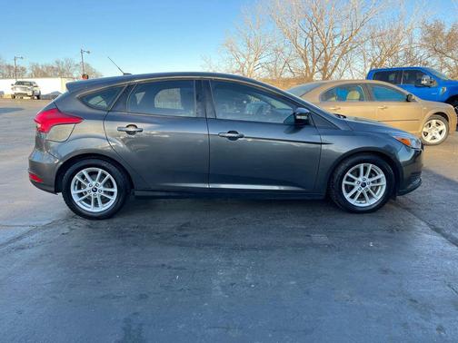 GRAY 2016 Ford Focus SE
