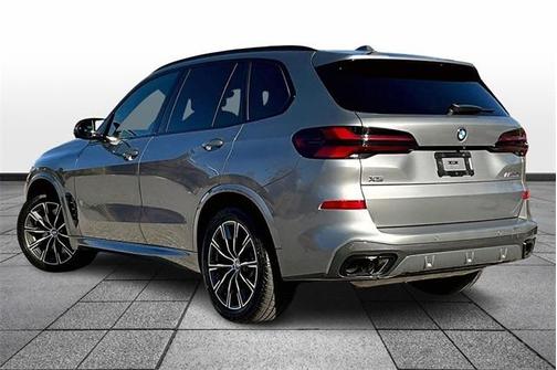2024 BMW X5 M60i