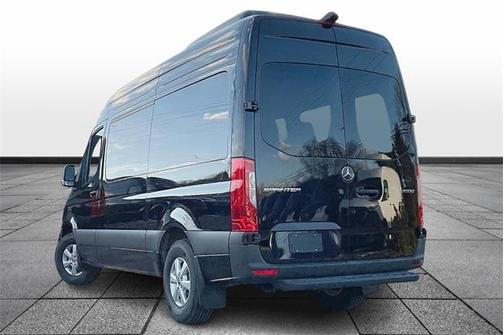 2025 Mercedes-Benz Sprinter 2500 144 WB Standard Roof Passenger