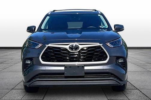 Magnetic Gray Metallic 2022 Toyota Highlander XLE
