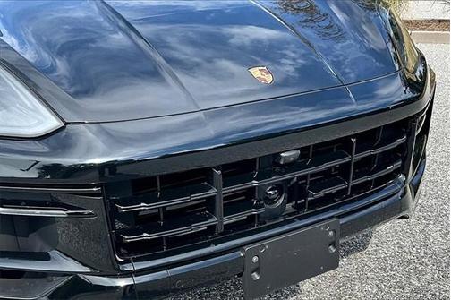 2025 Porsche Cayenne GTS
