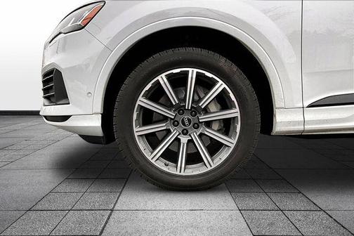 2023 Audi Q7 45 Premium Plus