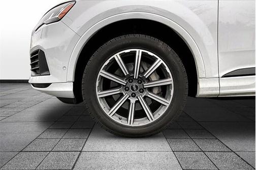 2023 Audi Q7 45 Premium Plus