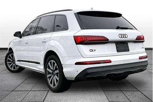 2023 Audi Q7 45 Premium Plus