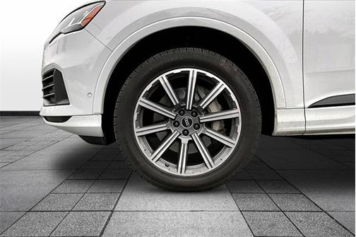 2023 Audi Q7 45 Premium Plus