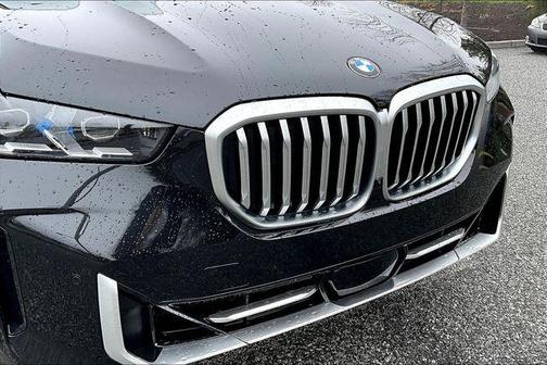 Black Sapphire Metallic 2024 BMW X5 xDrive40i