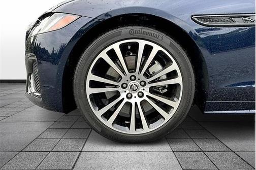 2024 Jaguar XF R-Dynamic SE