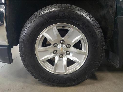 Photo 4 of 5 of 2018 Chevrolet Silverado 1500 LT