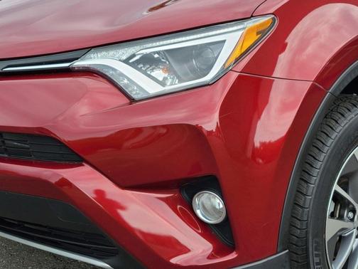 Photo 5 of 26 of 2018 Toyota RAV4 Hybrid XLE