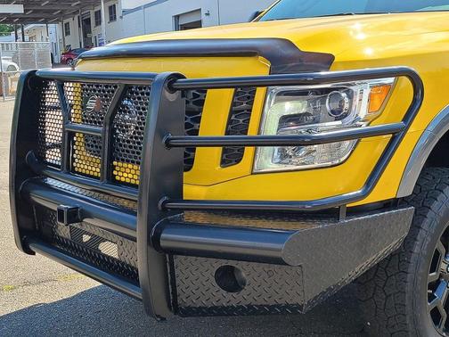 Photo 5 of 32 of 2017 Nissan Titan XD PRO-4X