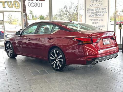 2022 Nissan Altima SR FWD