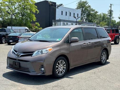 2018 Toyota Sienna XLE