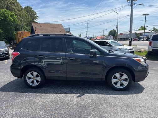 Dark Gray Metallic 2016 Subaru Forester 2.5i