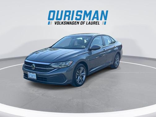 Platinum Gray Metallic 2023 Volkswagen Jetta 1.5T SE