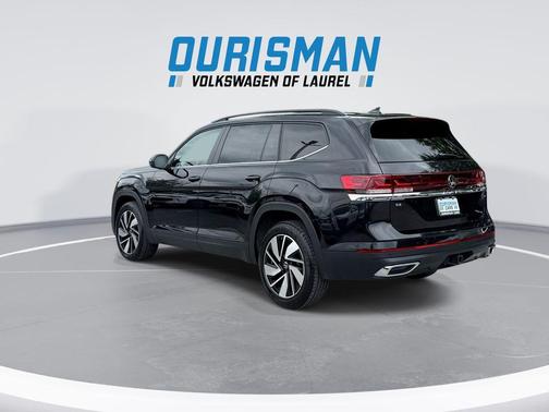 Deep Black Pearl 2024 Volkswagen Atlas 2.0T SE w/Technology 4MOTION