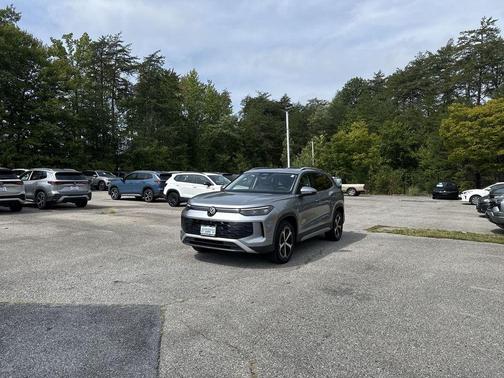 Pyrite Silver Metallic 2026 Volkswagen Tiguan 2.0T SE 4MOTION