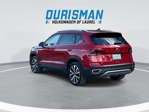 Kings Red Metallic 2023 Volkswagen Taos 1.5T SE