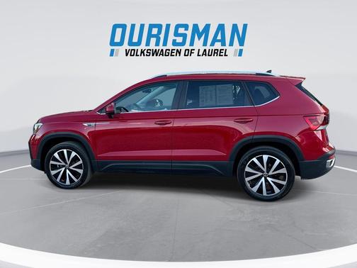 Kings Red Metallic 2023 Volkswagen Taos 1.5T SE
