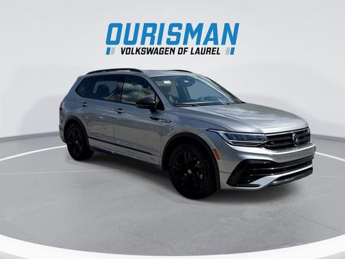 Deep Black Pearl 2024 Volkswagen Tiguan 2.0T SE R-Line Black 4MOTION