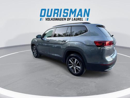 Platinum Gray Metallic 2023 Volkswagen Atlas 2.0T SE