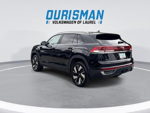 Deep Black 2024 Volkswagen Atlas Cross Sport 2.0T SE w/Technology