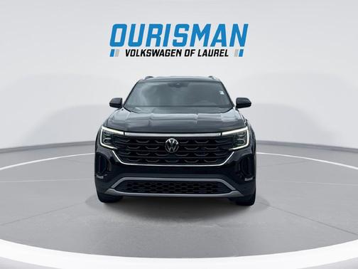 Deep Black 2024 Volkswagen Atlas Cross Sport 2.0T SE w/Technology