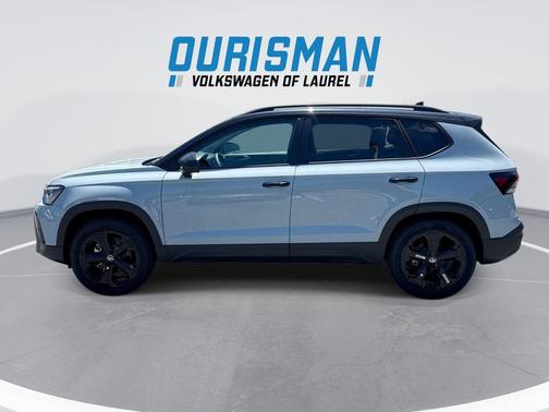 Monument Gray w/Deep Black Roof 2026 Volkswagen Taos SE Black