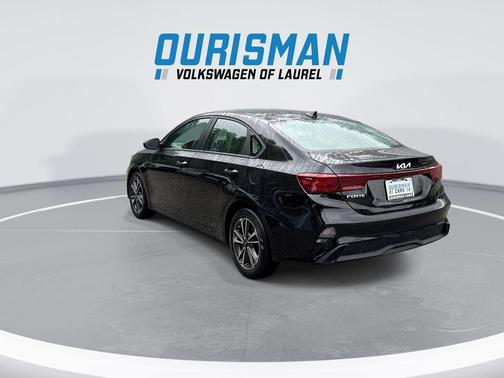 Aurora Black 2022 Kia Forte LXS