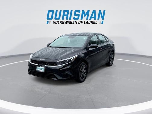 Aurora Black 2022 Kia Forte LXS