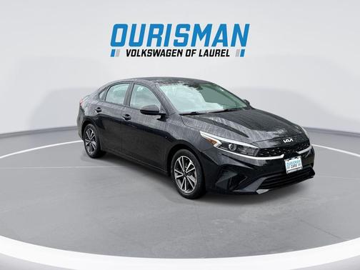 Aurora Black 2022 Kia Forte LXS