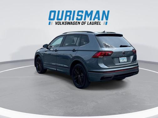 Platinum Gray Metallic 2022 Volkswagen Tiguan 2.0T SE R-Line Black