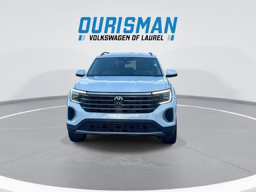 Pure White 2024 Volkswagen Atlas 2.0T SE w/Technology 4MOTION