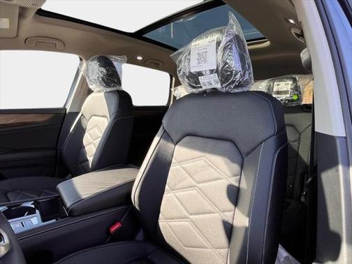 2025 Volkswagen Atlas 2.0T SE w/Technology 4MOTION