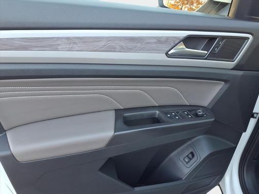 2023 Volkswagen Atlas Cross Sport 2.0T SE w/Technology 4MOTION