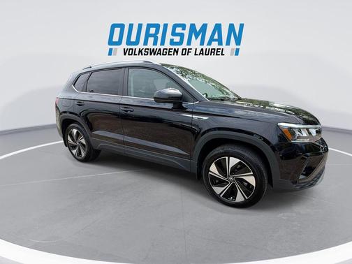 Deep Black Pearl 2024 Volkswagen Taos 1.5T SE