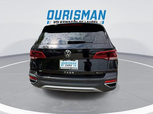 Deep Black Pearl 2024 Volkswagen Taos 1.5T SE