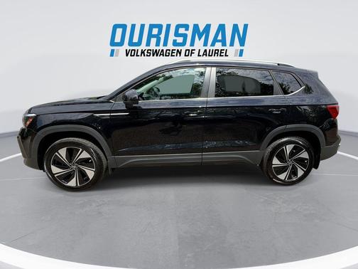 Deep Black Pearl 2024 Volkswagen Taos 1.5T SE