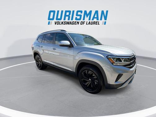 Pyrite Silver Metallic 2022 Volkswagen Atlas 2.0T SE w/Technology